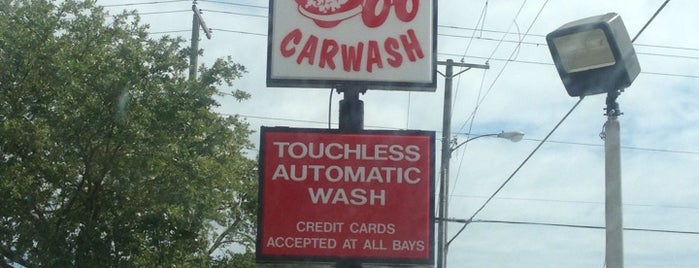 Dave's Car Wash is one of Tempat yang Disukai John.