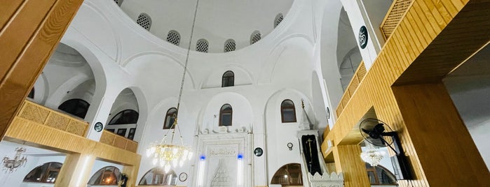 Pir Esat Valide Şefika Bahadır (Pisili) Camii is one of Konya Karatay Mescit ve Camileri.