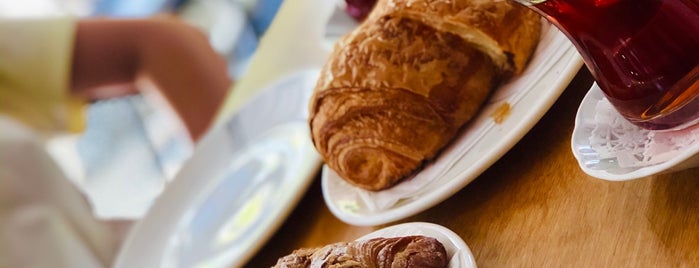 Léone Patisserie & Boulangerie is one of İZMİR EATING AND DRINKING GUIDE.