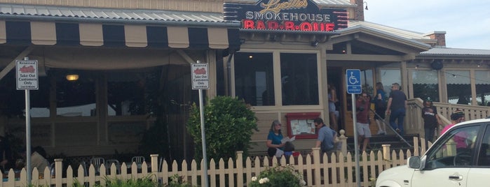 Lucille's Smokehouse Bar-B-Que is one of food places.