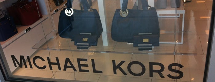 Michael Kors is one of Jaysonさんのお気に入りスポット.