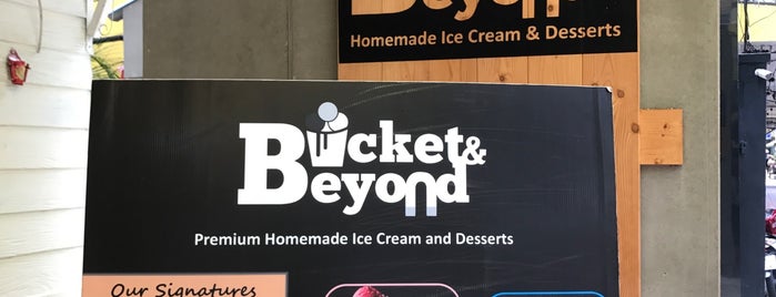 Bucket & Beyond is one of Aroi Phra Athit.