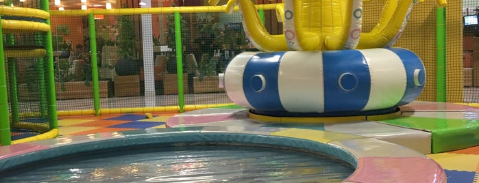 Дитячий розважальний центр «ГуліверіЯ» is one of Андрей : понравившиеся места.