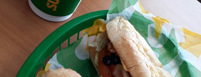 Subway is one of COMER BEM! ;D.