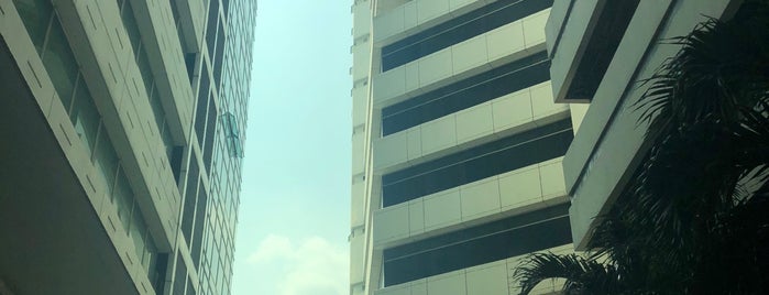 Nawamin Rachinee Building is one of KMUTNB.