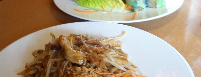 Jasmine Thai Cuisine is one of Lugares favoritos de Ellis.