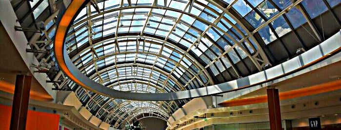 The Mall at Millenia is one of Locais curtidos por Tanner.