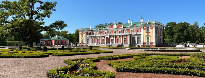 Кадриоргский дворец is one of Damon : понравившиеся места.