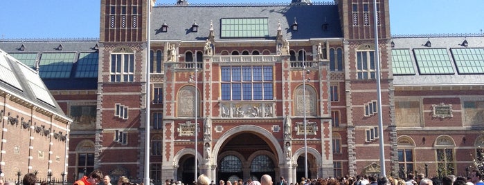 Rijksmuseum is one of Amsterdã.