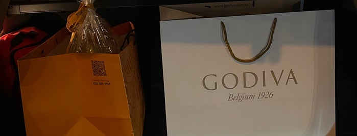 GODIVA is one of Locais curtidos por Lamya.