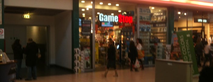 GameStop is one of Centro Commerciale.