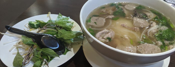 Nguyen Pho + Grill is one of สถานที่ที่ Rebecca ถูกใจ.