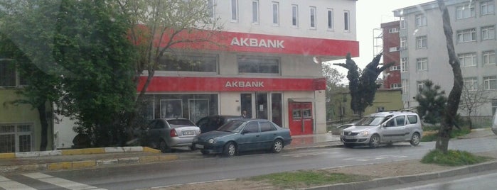 Akbank is one of Lieux qui ont plu à Emre.