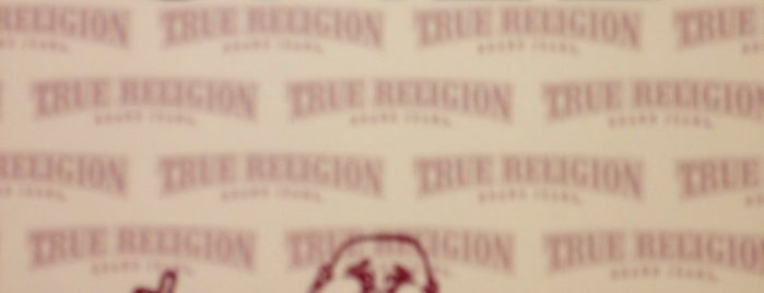 True Religion is one of Роберさんのお気に入りスポット.