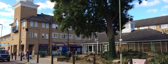 Carterton Town Centre is one of Zoe's Outdoors.