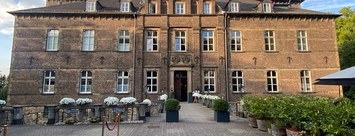 Schlosshotel Hugenpoet is one of 絶対行きたい古城ホテル.