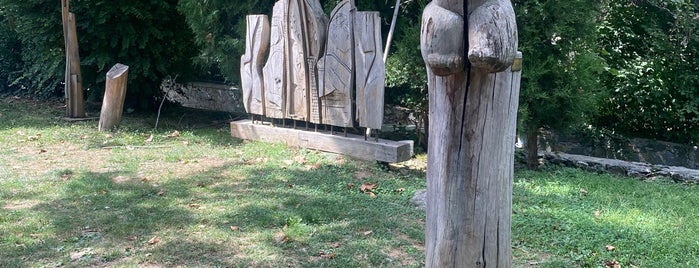 polonezköy açık hava ahşap heykel müzesi is one of Orte, die Mahir gefallen.