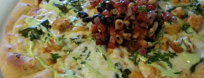 California Pizza Kitchen is one of Posti che sono piaciuti a Vasundhara.