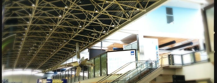 Helsinki Airport (HEL) is one of Airports (around the world).