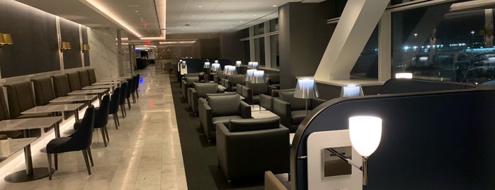 United Polaris Lounge is one of Nieko’s Liked Places.