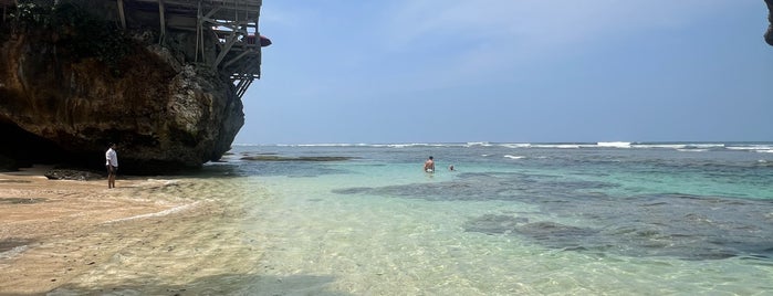 Pantai Suluban | Blue Point Beach is one of Bali.