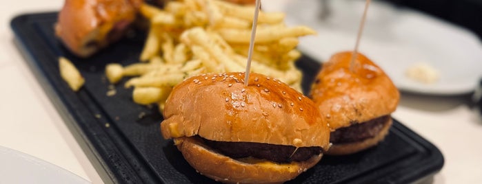 Nusr-Et Burger is one of 🌼 : понравившиеся места.