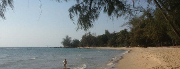 Ong Lang Beach is one of สถานที่ที่ Andrey ถูกใจ.