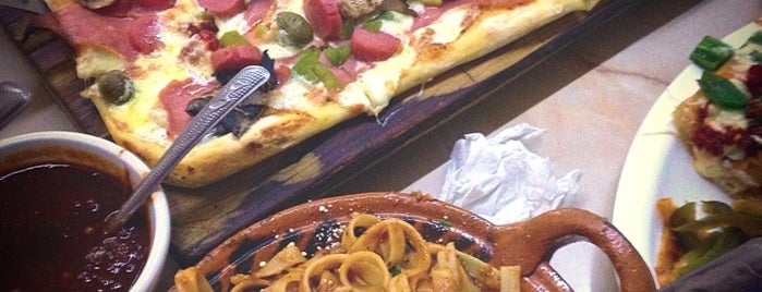 Santini's Pizza is one of Del buen comer.
