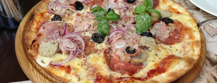 Valletta Pizza is one of สถานที่ที่ Irina ถูกใจ.
