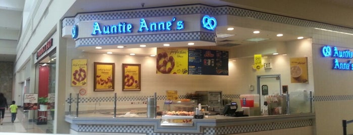 Auntie Anne's is one of Locais curtidos por Ryan.