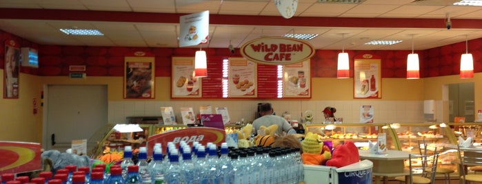 АЗС BP & Wild Bean Café is one of Julia'nın Beğendiği Mekanlar.
