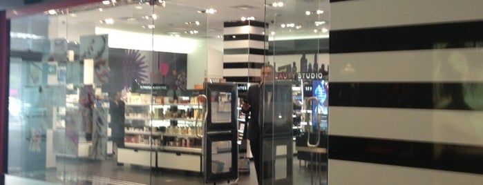SEPHORA is one of Paulo’s Liked Places.