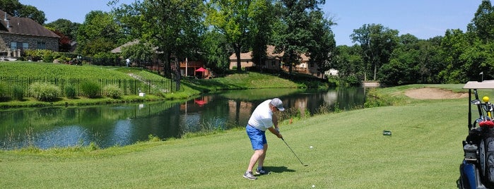 Far Oaks Golf Club is one of Lugares favoritos de Doug.