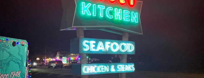 Lee's Inlet Kitchen is one of Beach House.