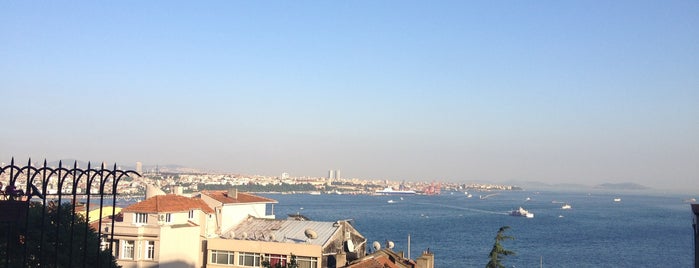 Demeti is one of İstanbul'un Meyhaneleri.