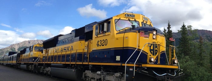 Alaska Railroad Denali Park Depot is one of Tempat yang Disukai Mary.