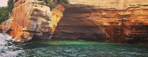Pictured Rocks National Lakeshore is one of Pame: сохраненные места.