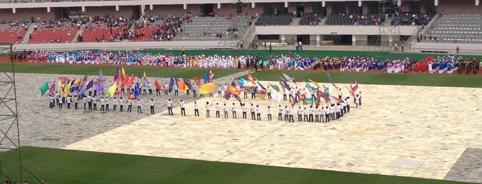 Estadio Nacional is one of สถานที่ที่ Rebeca ถูกใจ.