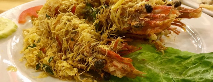 Orkid Ria Seafood Restaurant is one of Locais curtidos por Ankur.