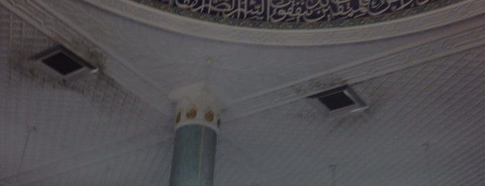 Al Riga Mosque is one of Pure ❤️ : понравившиеся места.