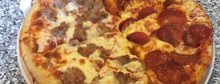 Jordan's Pizza & Restaurant is one of Posti che sono piaciuti a Karl.