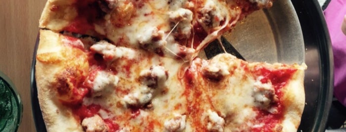 Davinci Pizza is one of Karl : понравившиеся места.
