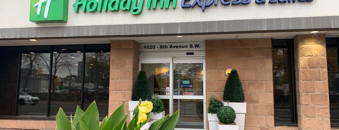 Holiday Inn Express & Suites Calgary is one of สถานที่ที่ Don ถูกใจ.