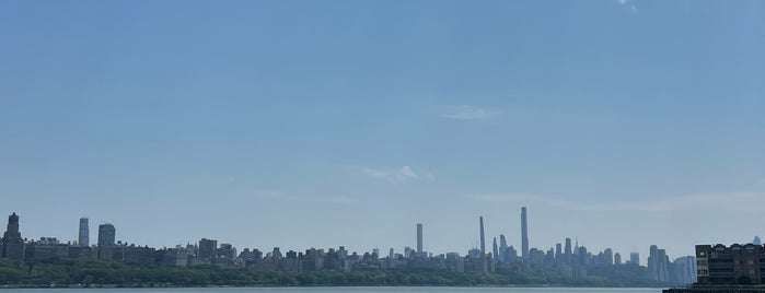 Edgewater Waterfront is one of Nueva York.