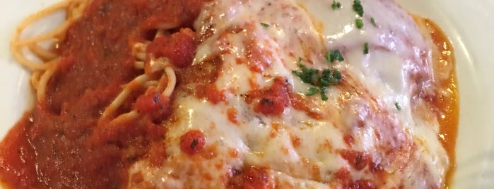 Sam's Pizza And Pasta is one of Ericaさんのお気に入りスポット.