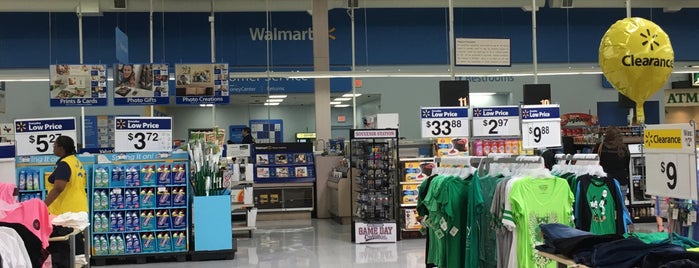 Walmart Supercenter is one of Posti che sono piaciuti a Kimberly.