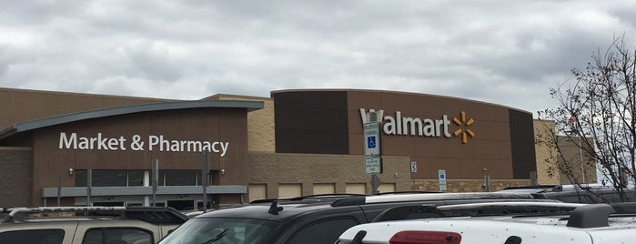 Walmart Supercenter is one of Lieux qui ont plu à Erica.