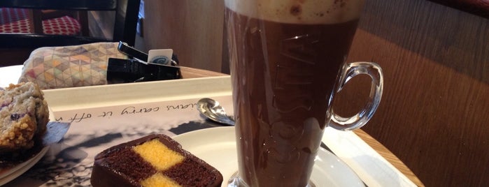 Costa Coffee is one of Posti che sono piaciuti a Emyr.