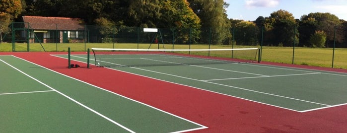 Mersey Bowmen Tennis Club is one of Christof 👨‍👩‍👧 : понравившиеся места.
