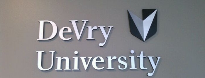 DeVry University Addison Campus is one of Adam'ın Beğendiği Mekanlar.